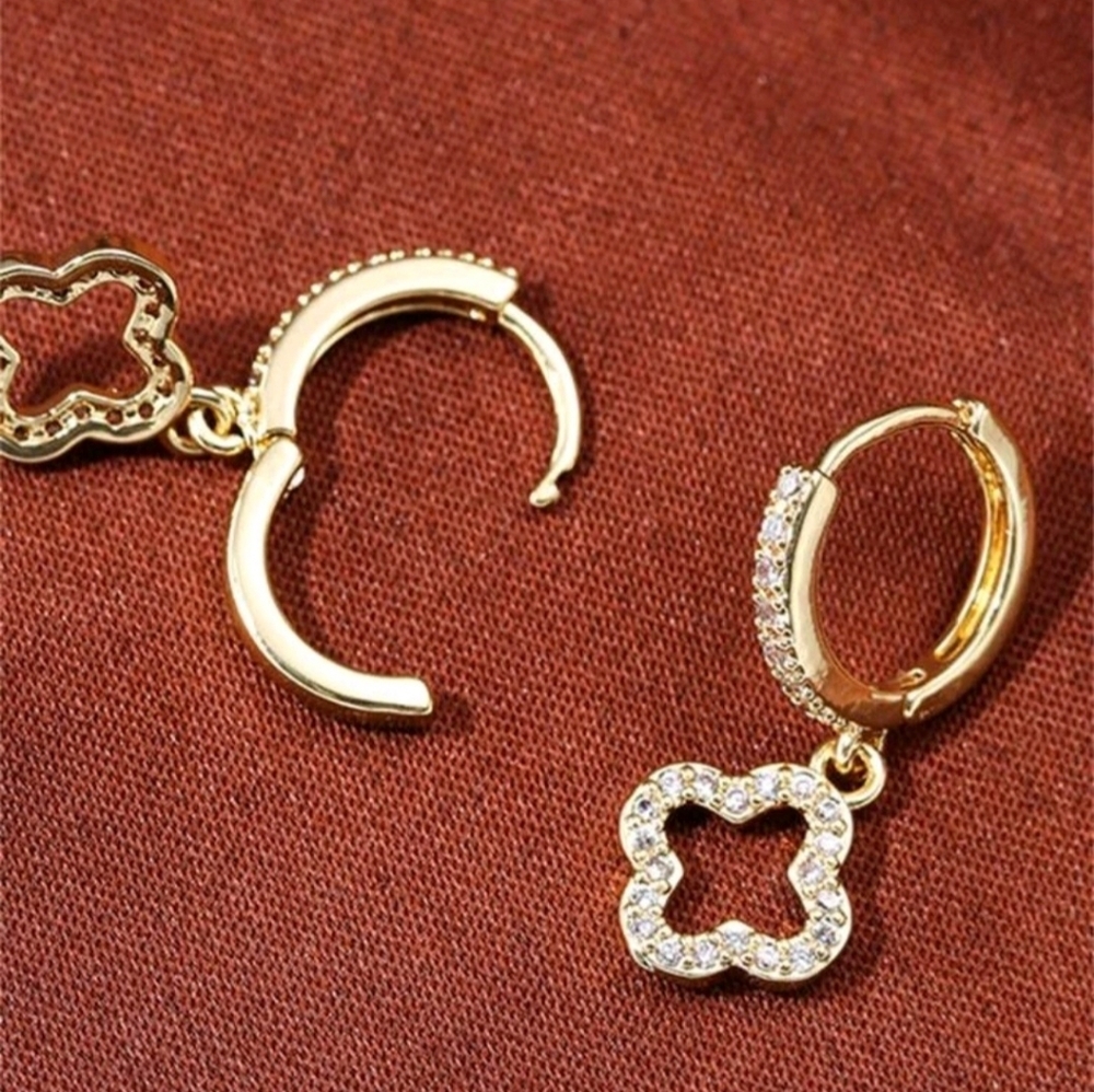 Gold Quatrefoil Drop Hoop Earrings • Crystal Accents • Brand New - Picture 3 of 3